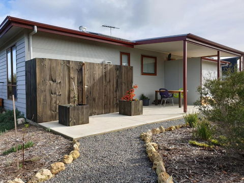 Samphire: Coorong Accommodation - Sunshine Coast Tourism 2