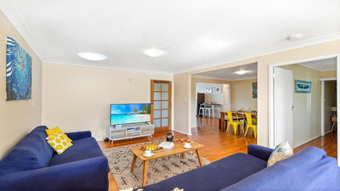 Sams Beach Shack - Holiday Sunshine Coast 1