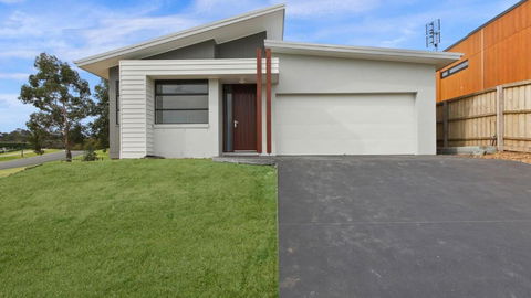 Sams House - Sunshine Coast Tourism 0