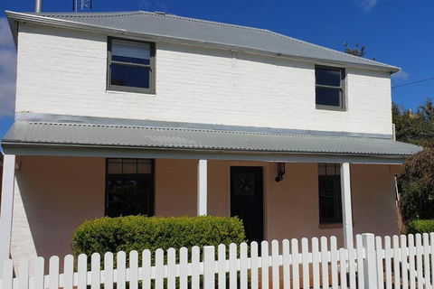 Samuels Cottage C1860 - In The Heart Of Mudgee - Holiday Sunshine Coast 0