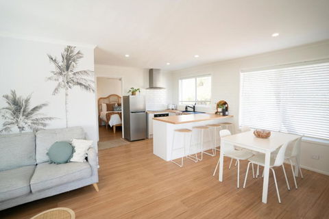 Sanbis Cabin - Hidden Boutique Retreat, Sea Views - Sunshine Coast Tourism 2