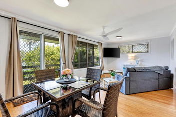 Sanctuary Lakes Fauna Retreat with Sunshine Coast Tourism
