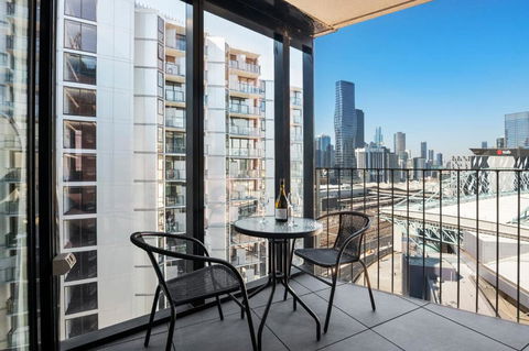 Rooftop Pool Stunning Apt At Marvel Stadium With Free Parking - Holiday Sunshine Coast 3