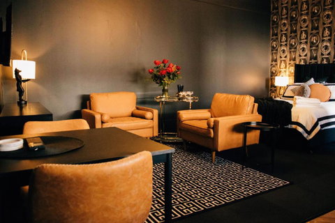 Rooms Of Renown - The Panaretto Parlour - Sunshine Coast Tourism 0