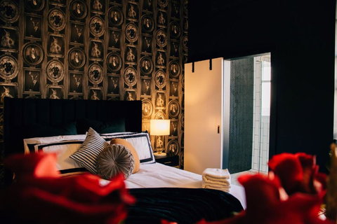 Rooms Of Renown - The Panaretto Parlour - Sunshine Coast Tourism 1