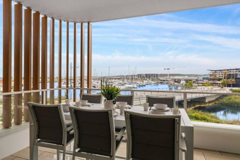 Sailview Escape - A Tranquil Marina Hideaway - Sunshine Coast Tourism 3