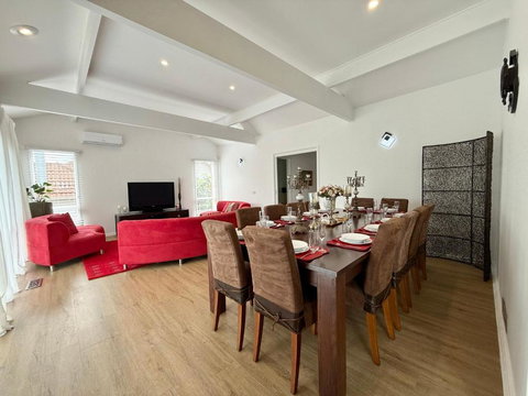 Sanrio Dream Villa Family Retreat With Views - Holiday Sunshine Coast 2