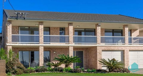 Sea Sounds - Holiday Sunshine Coast 1