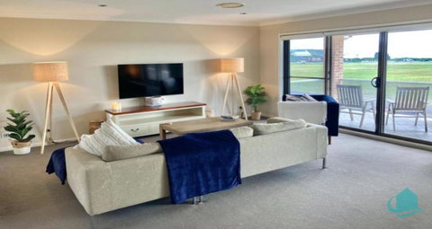 Sea Sounds - Holiday Sunshine Coast 2