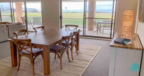 Sea Sounds - Holiday Sunshine Coast 3