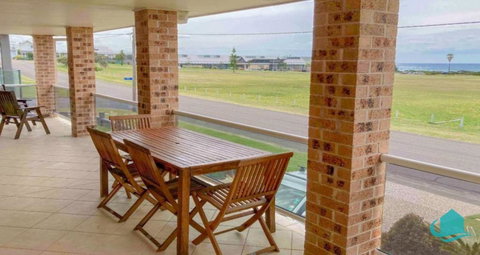 Sea Sounds - Holiday Sunshine Coast 0