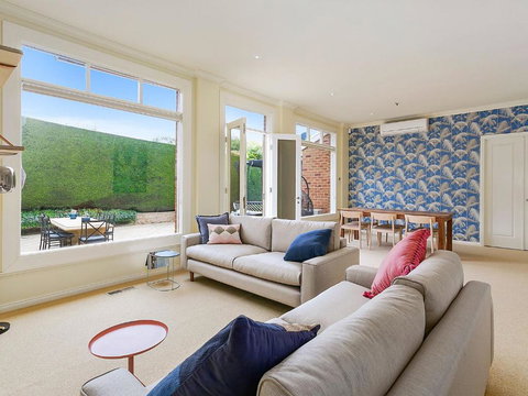 Sandborne Moments To The Sand - Holiday Sunshine Coast 3