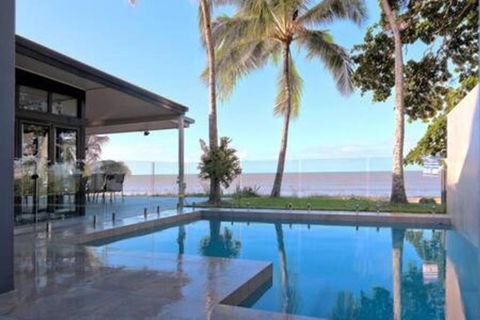 Sandcastle Retreat - Absolute Cairns Beachfront - Sunshine Coast Tourism 0