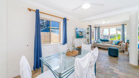 Sandilands 2 - Holiday Sunshine Coast 1