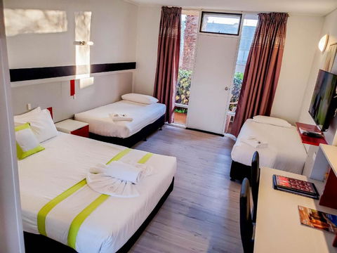 Sandors Motor Inn - Sunshine Coast Tourism 2