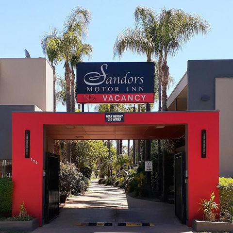 Sandors Motor Inn - Sunshine Coast Tourism 0