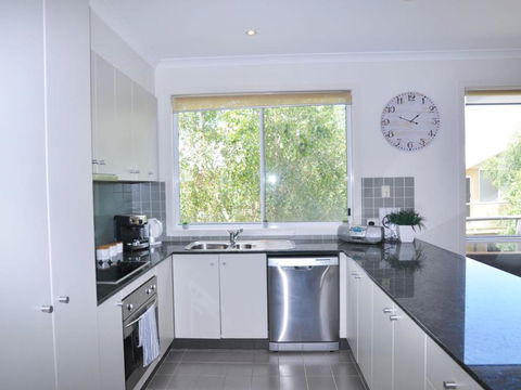 Sandpiper 3 - Close To Town And Beach - Sunshine Coast Tourism 3
