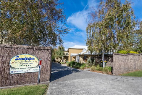 Sandpiper 5 - Close To Town And Beach - Sunshine Coast Tourism 1