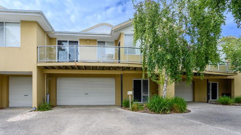 Sandpiper 9 - Close To Town And Beach - Sunshine Coast Tourism 0