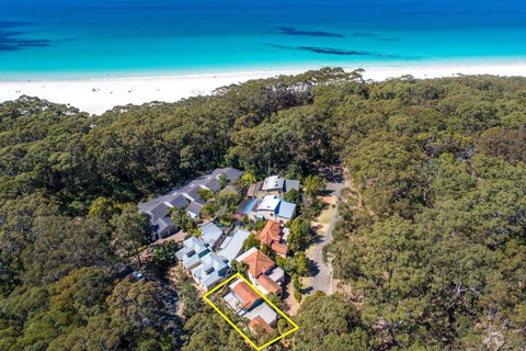 Sandpiper, Hyams Beach - Sunshine Coast Tourism 1
