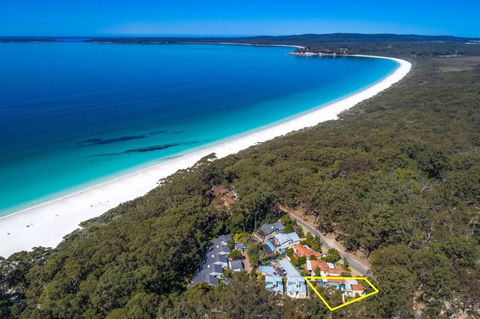 Sandpiper, Hyams Beach - Sunshine Coast Tourism 3
