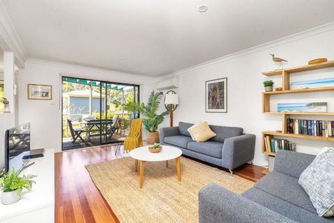 Sandpiper, Hyams Beach - Sunshine Coast Tourism 0