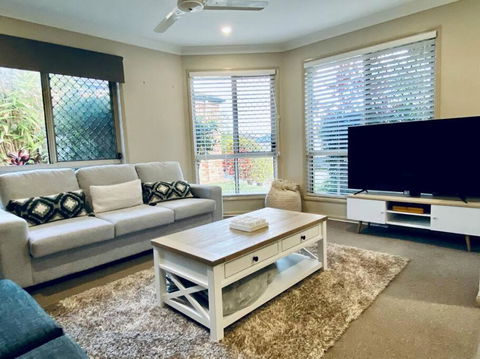 Sandstone Point Holiday Home - Holiday Sunshine Coast 0