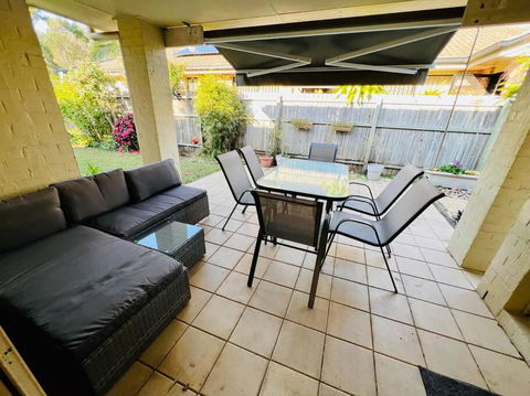 Sandstone Point Holiday Home - Holiday Sunshine Coast 2