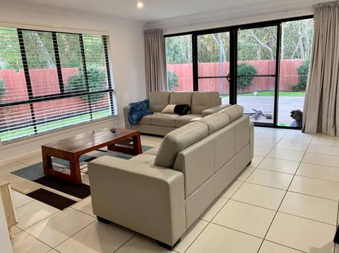 Sandstone Point Sleeps 10, 4-bedroom Home - Holiday Sunshine Coast 0