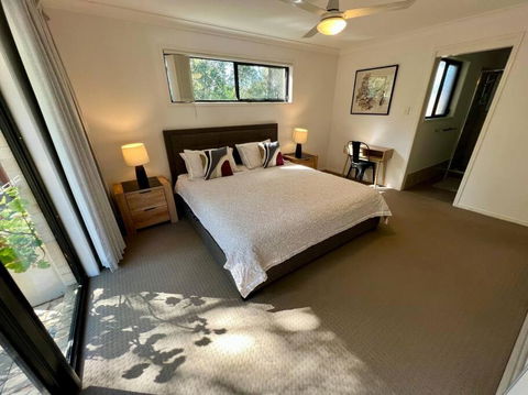 Sandstone Point Sleeps 10, 4-bedroom Home - Holiday Sunshine Coast 3