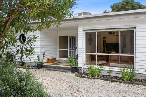 SANDY ANN At Lonnie - Sunshine Coast Tourism 1