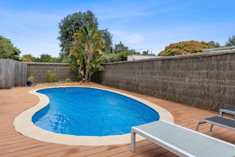 SANDY ANN At Lonnie - Sunshine Coast Tourism 0