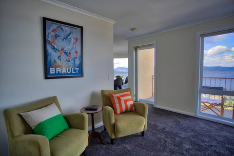 Sandy Bay Townhouse - Holiday Sunshine Coast 1