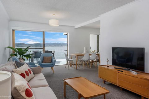 Sandy Bay Waterfront - Sunshine Coast Tourism 2