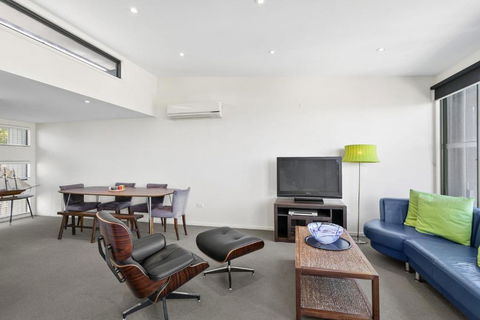 Sandy Beach Apt 4 - Holiday Sunshine Coast 1