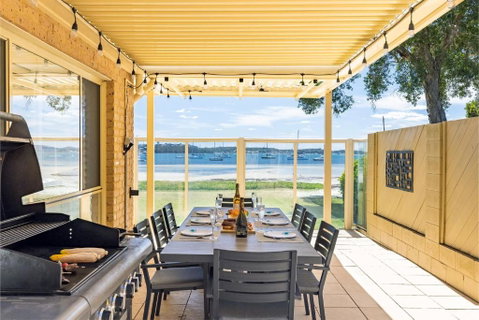 Sandy Beach House Corlette Unit 1 Waterfront WI-FI Aircon - Sunshine Coast Tourism 3