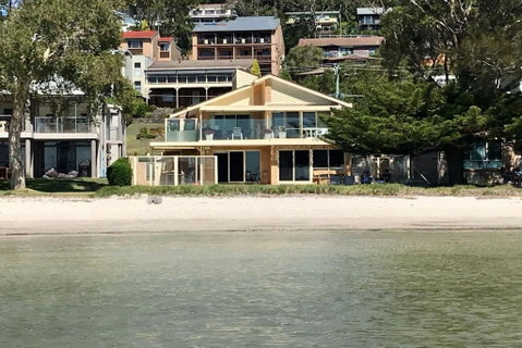 Sandy Beach House Corlette Unit 1 Waterfront WI-FI Aircon - Sunshine Coast Tourism 0