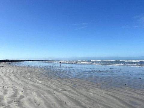 Sandy Bottoms Beach Escape - Sunshine Coast Tourism 1