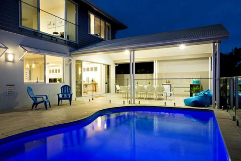 Sandy Cove - Holiday Sunshine Coast 1