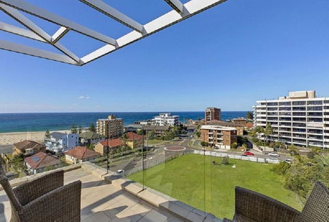 Sandy Cove Apartment The Entrance 31 - Holiday Sunshine Coast 1