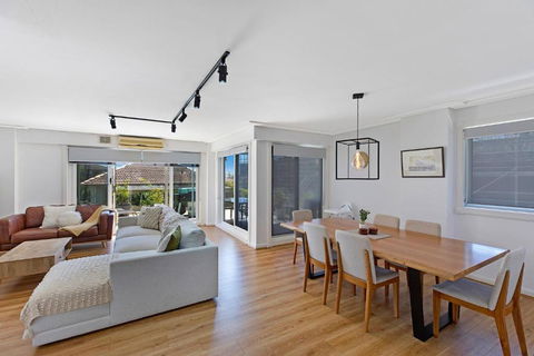 Sandy Cove Apartment The Entrance 8 - Sunshine Coast Tourism 0