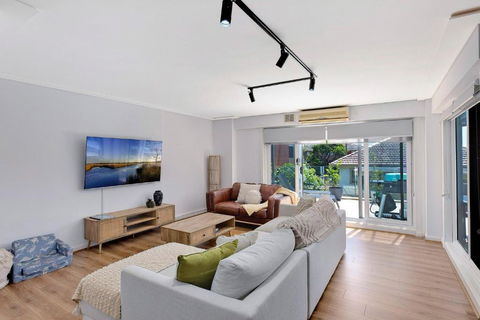 Sandy Cove Apartment The Entrance 8 - Sunshine Coast Tourism 1