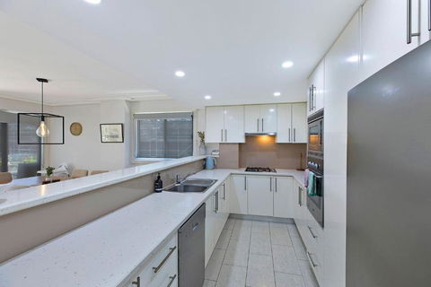 Sandy Cove Apartment The Entrance 8 - Sunshine Coast Tourism 3