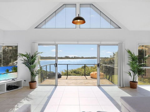 Sandy Cove - Sunshine Coast Tourism 1