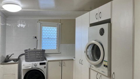 Sandy Days 4551 - Sunshine Coast Tourism 1