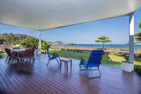 Sandy Decks - Holiday Sunshine Coast 1