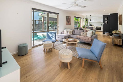 Sandy Dunes Retreat Pet-Friendly Wurtulla Home - Holiday Sunshine Coast 2