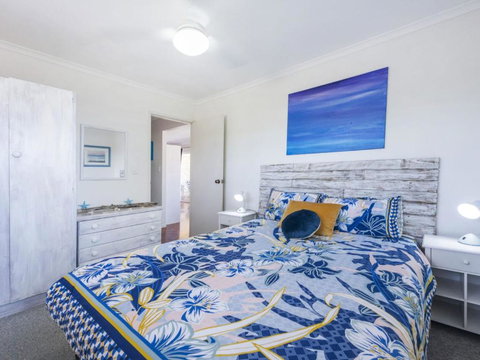 Sandy Feet - Holiday Sunshine Coast 1