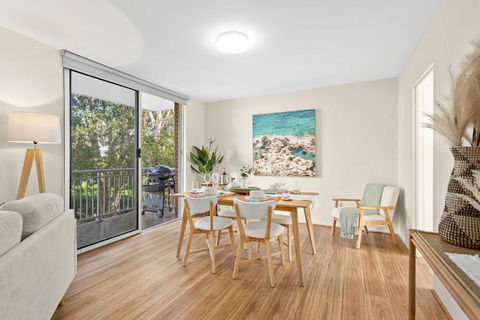 Sandy Feet - Sunshine Coast Tourism 2