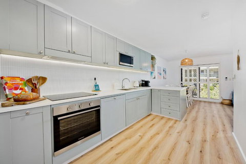 Sandy Toes - Coastal Retreat - Holiday Sunshine Coast 1